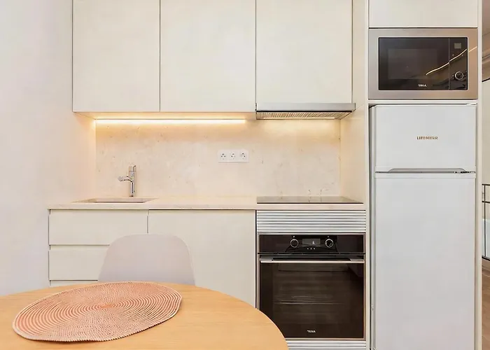 Gloria Living Ii - At Your Doorstep Apartment